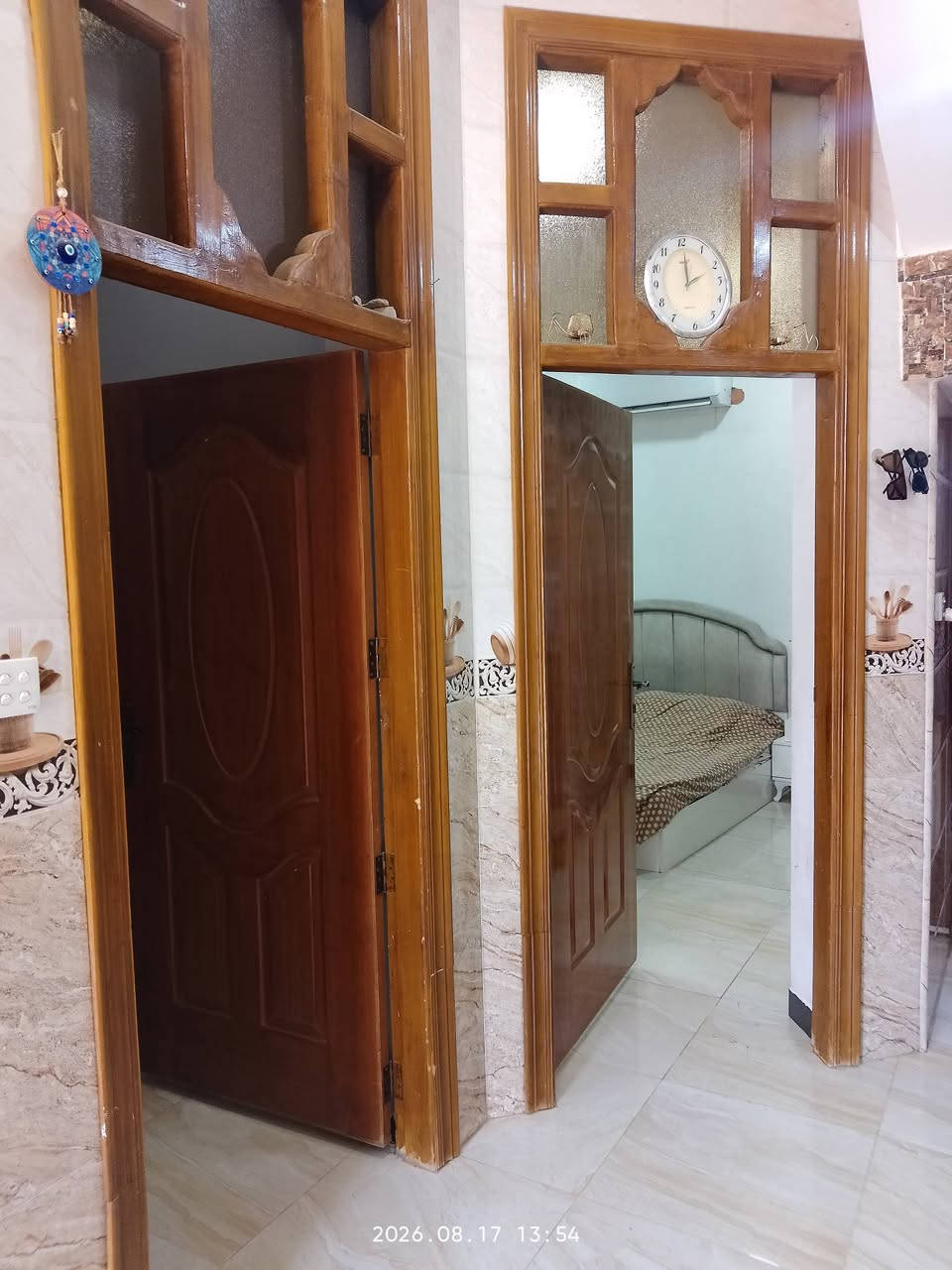 دار للبيع في منطقه ابو خستاوي جهه المرور شارع سيد علي قرب سيد رزاق مساحه ٩٠ يحتوي على صاله وغرفتين وكلدور مفتوح وصحيات داخليه وخارجيه +ملحلقات كاونتر درجه اولى وسبالت عدد ٢ وماطور ماء وكيزر وتانكي ماء كبير ومغسلات فرفوري عدد ٢ للاستفسار اكثر الاتصال على الرقم 
***********

