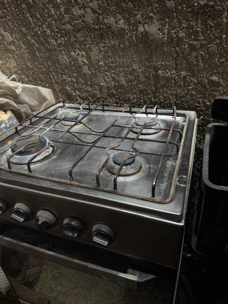 طباخ نظيف جدا للبيع بغداد لسعر 75للستفسار ***********
