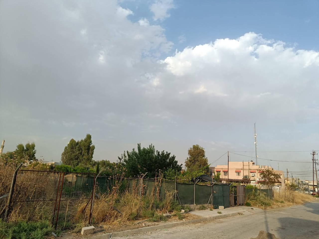 أرض سكنية للبيع حي الصحة الأولى الأيسر 

مساحة الأرض 150 متر مربع 

الارض سند طابو ملك صرف من الشرعي مباشر

موقع الأرض مميز مقابل حديقة قريب على الشارع العام 

للأستفسار مكتب قباء للعقار 

***********

