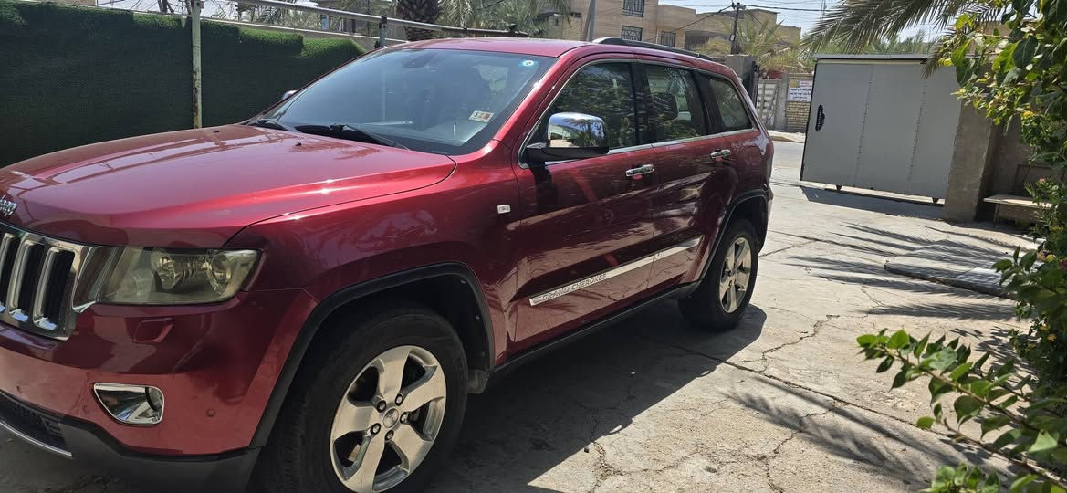 جيب ٢٠١٢ ليمتد فول خليجي بانوراما ومقاعد تدفئة الصندوق كهرباء ماشية ١٤٣ الف السعر ١٨٠ ورقة وبيها مجال مكانها بغداد 
***********

