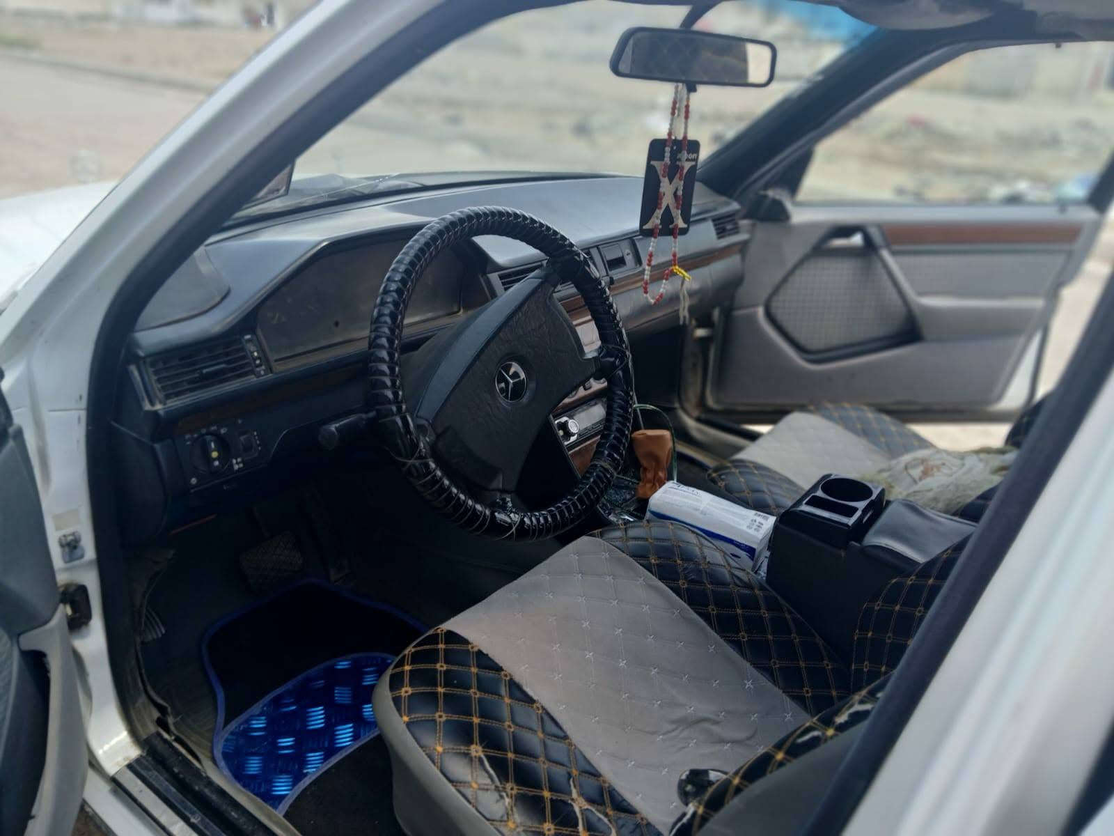 مارسدس دب ٩١ كير ومكينه بطه ٢ ونص كفاله سياره جاهزه على اخر حبايه حداديه تخم تاير تبيريد ثلج سنويه جديده مشروع وطني بسمي ماصالها شهر من داورتها مكفوله سياره سعر ٥٠ بيها مجال بسيط  للتواصل***********مكانها كوت الحي مكلف بنشر اتصل علا صاحبها
