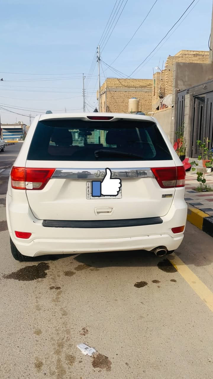 جيب موديل 2011
نص فول 
سياره وكاله بيه طخات بسيطه بس قبق 
الجنطه بيه معجون
السعر على الخاص 
او اتصال ع الرقم ***********
