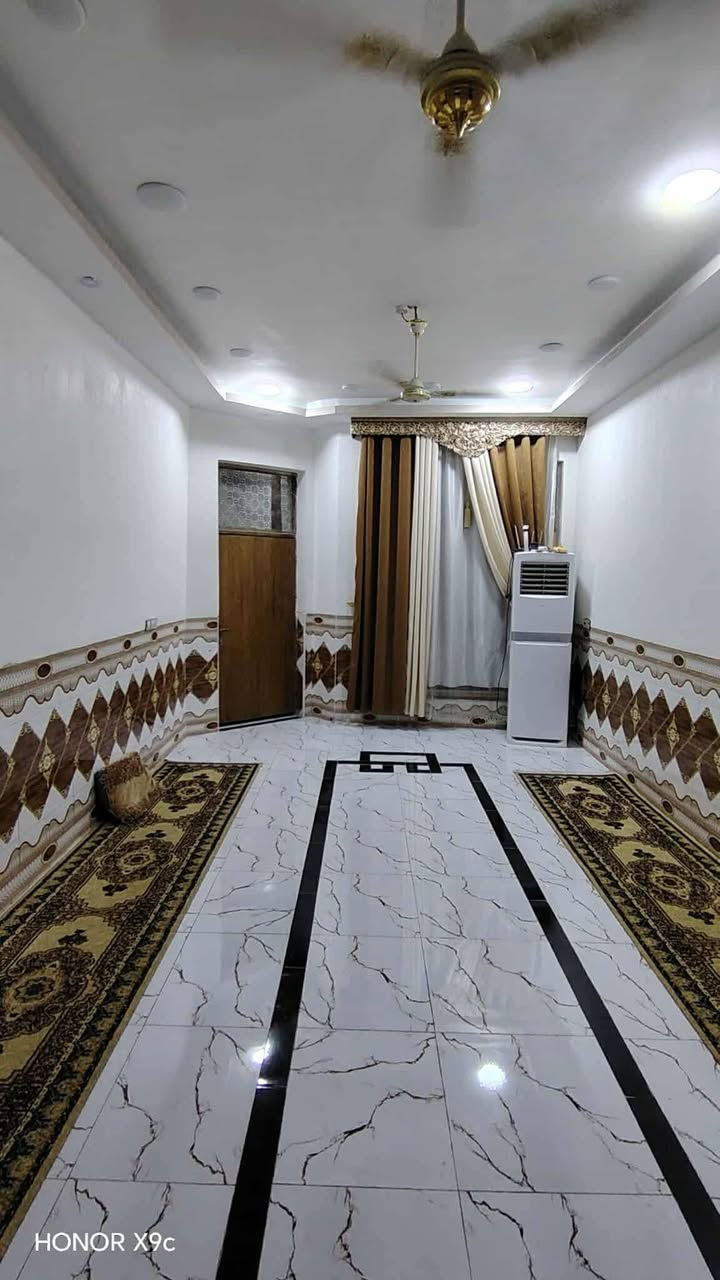 سلام عليكم ورحمة الله وبركاته منزل البيع موقع حي فرات طريق سنيه سياحي قرب سكه قطار لاستفسار *********** سند ٢٥ مساحه ٣٤٠ وحديقه ١٠٠ بنيان حديث مسلح كونكريت البيت جاهز يبعد عن شارع العام ٨٠ متر اربع غرف نوم وصاله ومطبخ حار وبارد صحبات جوه وبره لاستقبال مناور كافه خدمات ماي كهربائي مولد شارع
