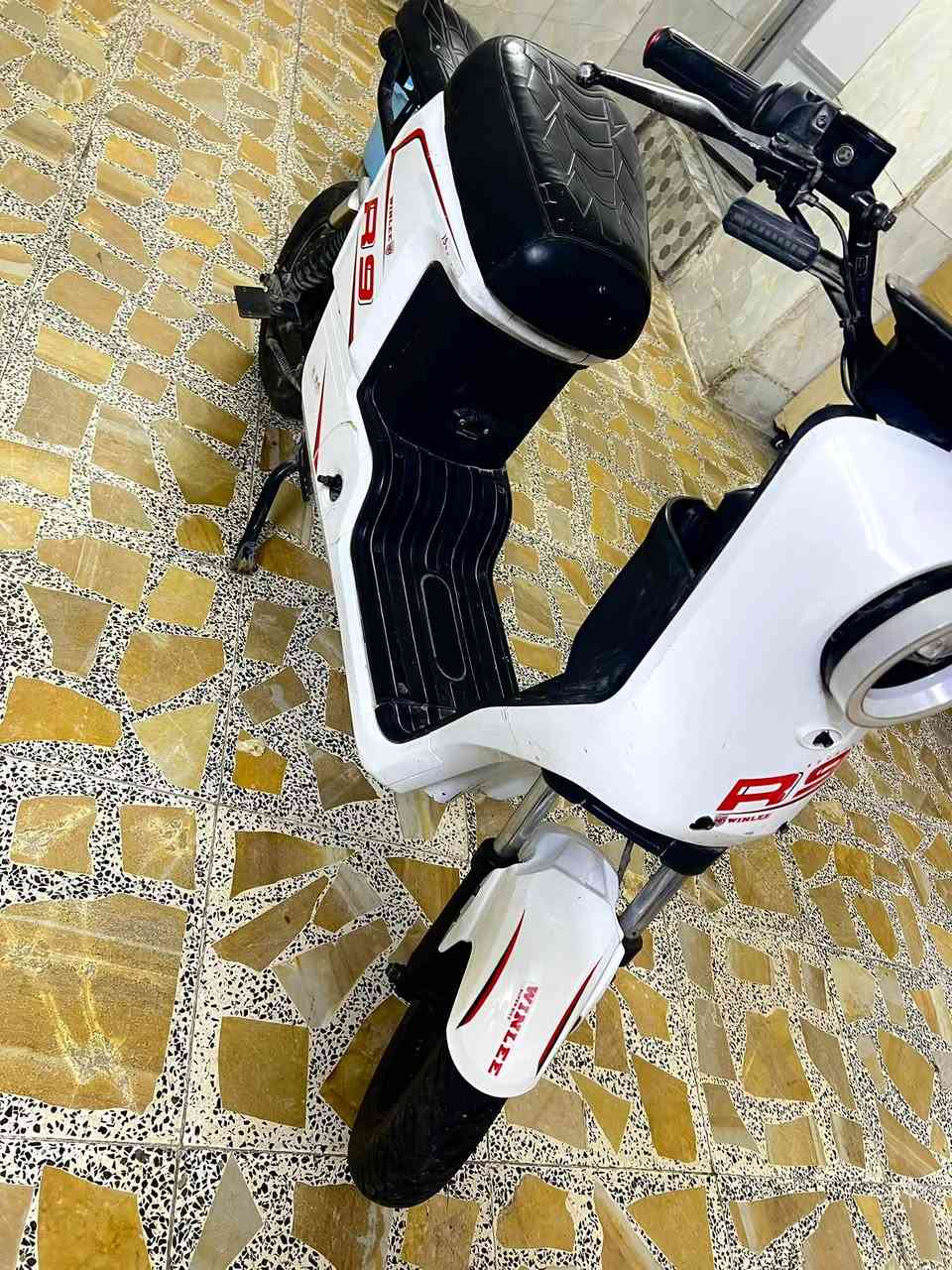 R9 • دراجة شحن • يحتاج بطاريات