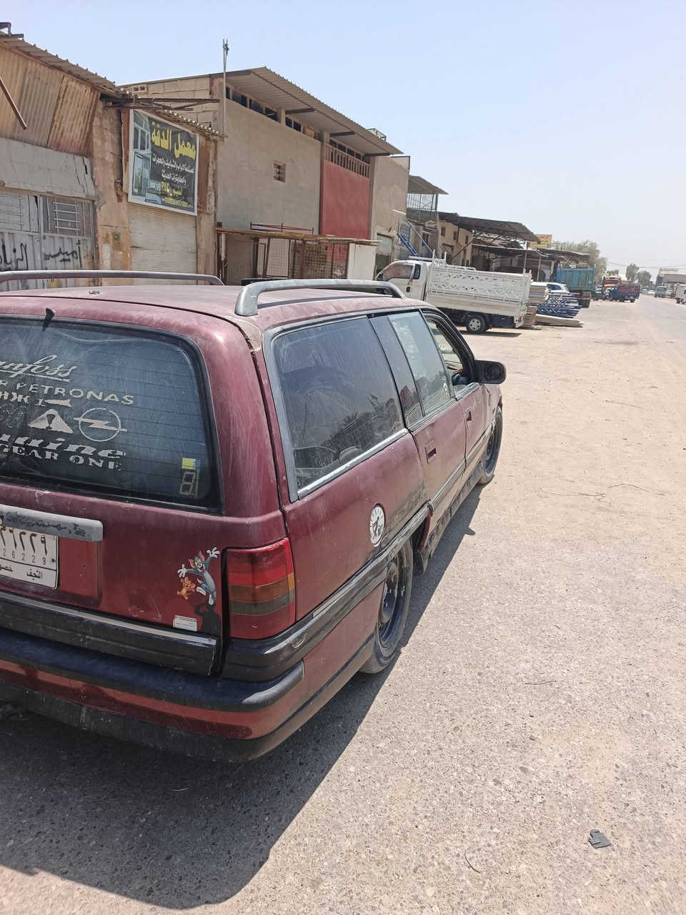 سياره اوبل لبيع دخم تاير جديد بخاخات جدد حداديه نضيفه كير مكينه نضاف رقم نجف لسعر 18بيهه مجال الشراي مكاني نجف ***********
