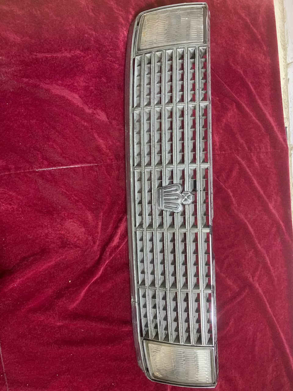 سلام عليكم شباج هارتوب يسره بلاد نضيف بس من وره بي شويه كسور موضح بل صوره وشغال مكاني بغداد ***********
