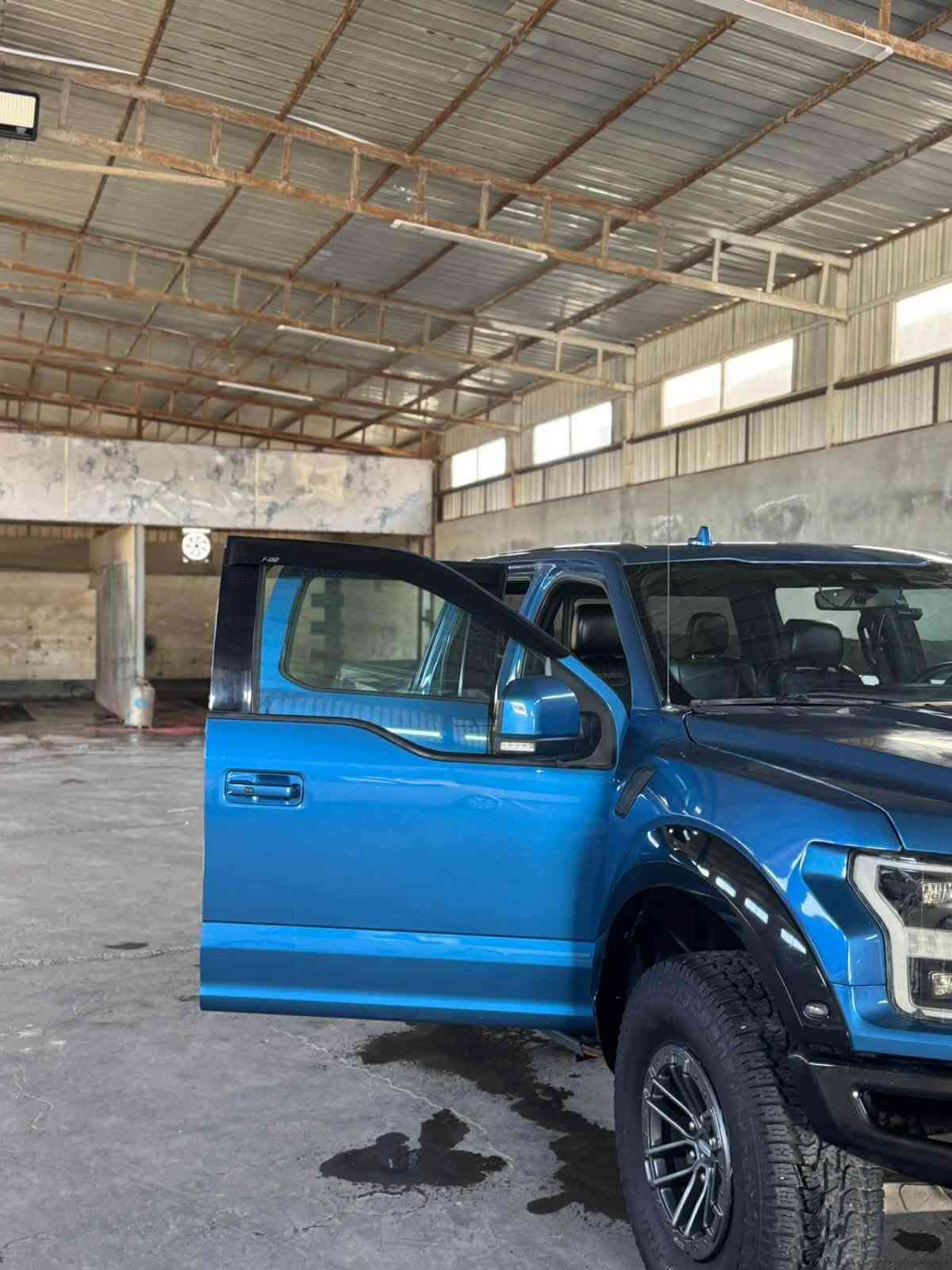 🚨 للبيع فورد F-150 رابتر 🚨

🔹 موديل: 2019
🔹 محرك V6 توين تيربو
🔹 دفع رباعي 4×4
🔹 جير أوتوماتيك 10 سرعات
🔹 لون أزرق مميز
🔹 السيارة بحالة ممتازة
🔹 جاهزة للفحص من أي مكان يختاره المشتري
🔹 المواصفات كاملة

💰 السعر: يحدد عند الاتصال
📞 للاستفسار والتفاصيل:
***********
