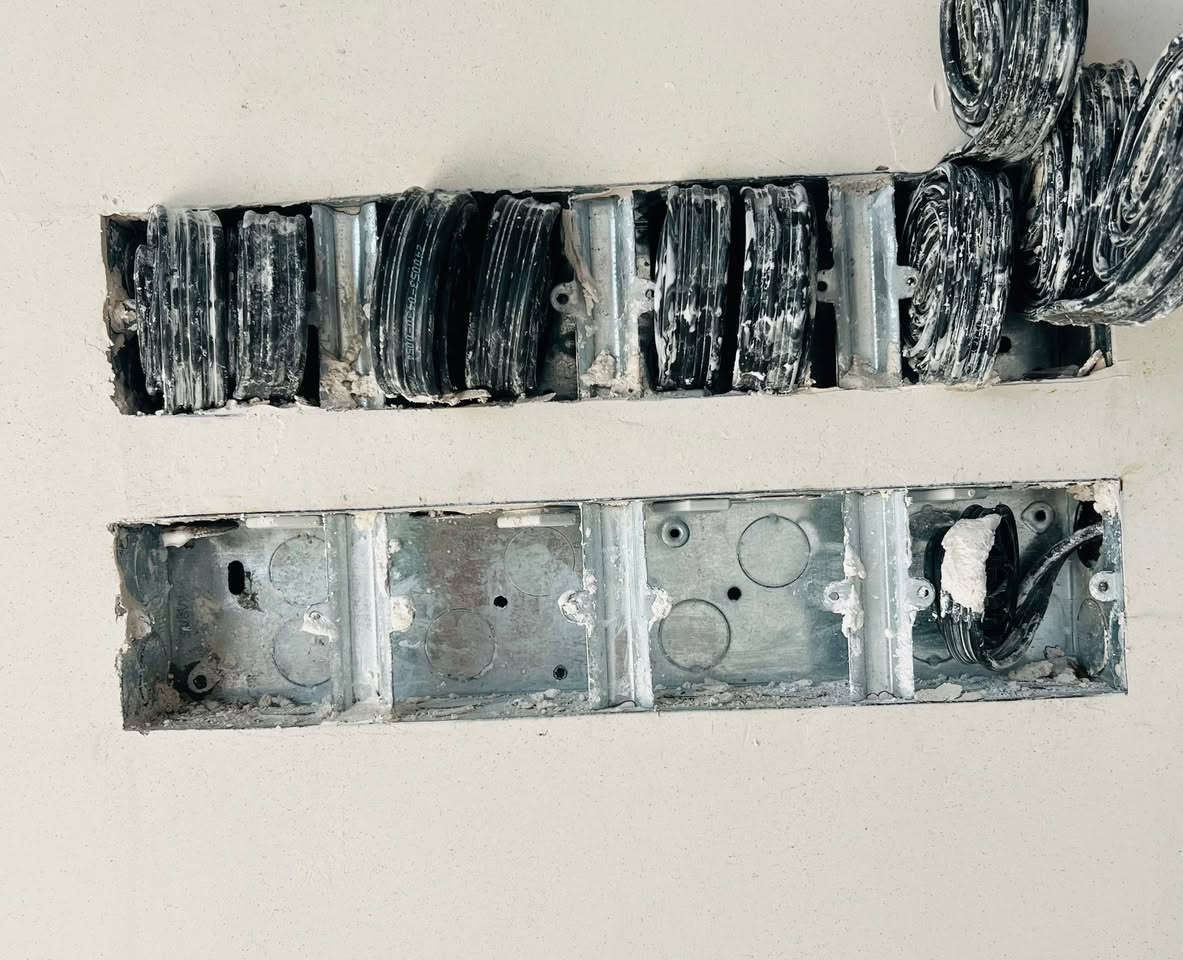 متواجد بل علم  يم سيطرة 14بل عاليه) كادر لبخ منل موصل 5لباخين و5عمال  البيت يطول 3ايام ويخلص  كامل سعر المتر كرستو وعمل 5ونص /بس عمل المتر 3ونص مصرف علينه  🫶 شقل شرط 💁وين ماتريد شوفك شقلي حاضر ☝ داخل العلم ***********
/***********//***********وتساب 👉 الخاص مفتوح وتساب مفتوح ارقم اي وقت مفتوح اصور گدام العين 😊
