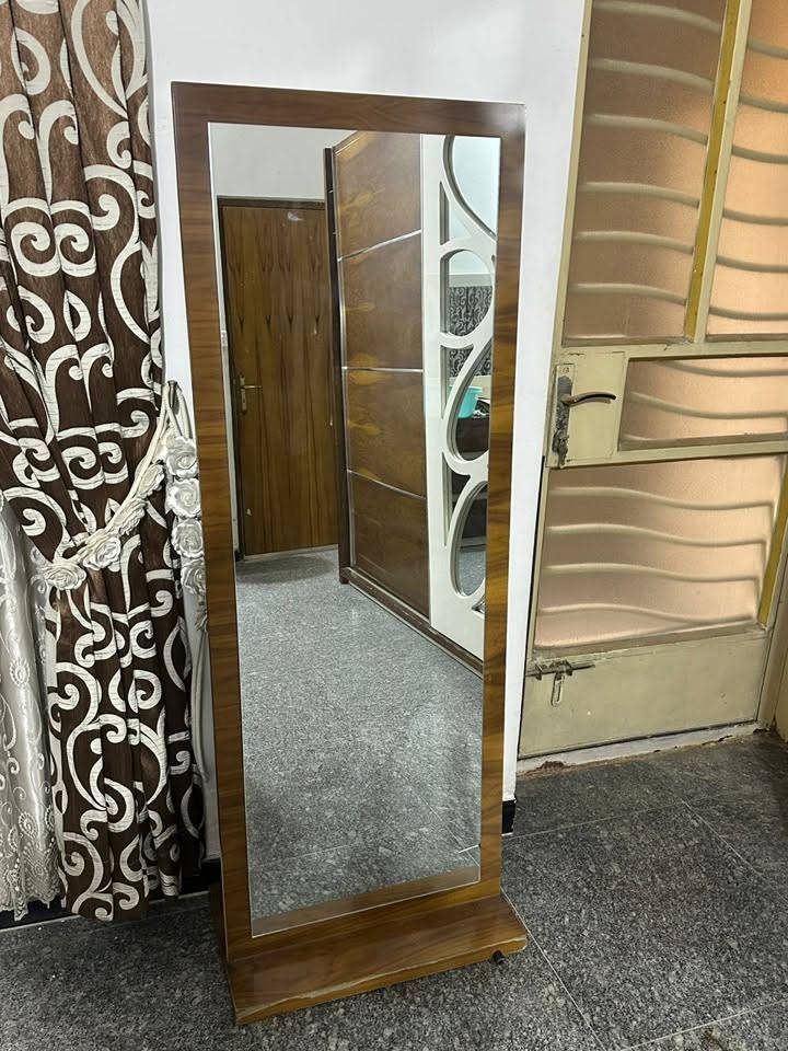 غرفة نوم تركيه من شركة العالميه نظيفة للبيع مكان بغداد چكوك
***********
