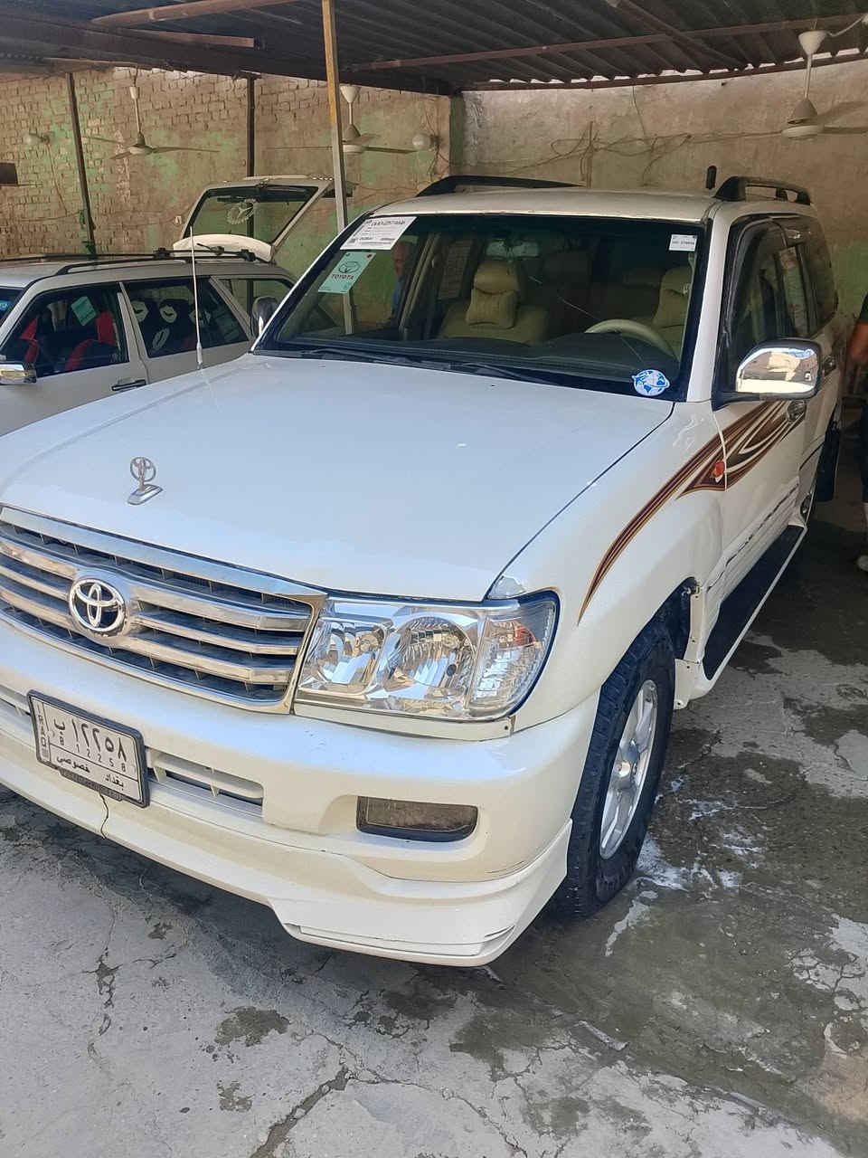 للبيع لاندكروزر مونيكا موديل 2000 محدثه 2007 رقم بغداد تحويل مباشر مكينه 8 سلندر سياره بيه تكمه صفحة سايق بس كلش حلوه مكان سياره حله مركز المدينة السعر  80 الاتصال ***********
