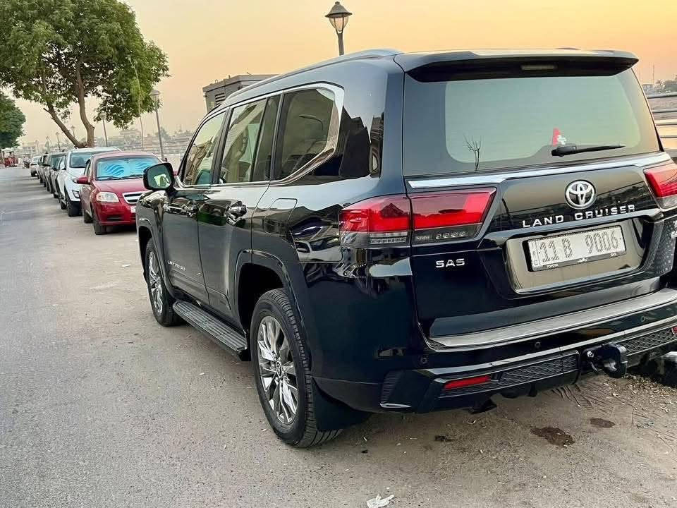 السلام  عليكم عندي  لاندكروز vx  بلاك ادشن موديل 2024                   وكاله sas   محرك 4000 تنفس طبيعي  ماشيه  8000 km سياره  مستلمه من الشركه  على ايدي  مكفوله  لاشخط  ولا رصعه  بعده بالضمان  مغلفه ppf  كامل حتى القماره   كامله مغلفه  معروفه مواصفات Vx  تجي  فول مواصفات موضحه  بالصوره اذا تحب  تشوفه  سياره باسمي  رقمه   بغداد  مميز  تحويل مباشر  مكاني  الاعظميه  اي  استفسار هذا رقمي ***********
