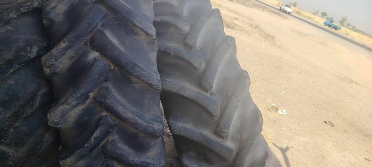 تايرات حجم 34/18مستخدمات واحد بيه ضربه زغيره واحد ما بيه شي الاستفسار اكثر يرجي اتصال برقم ***********
