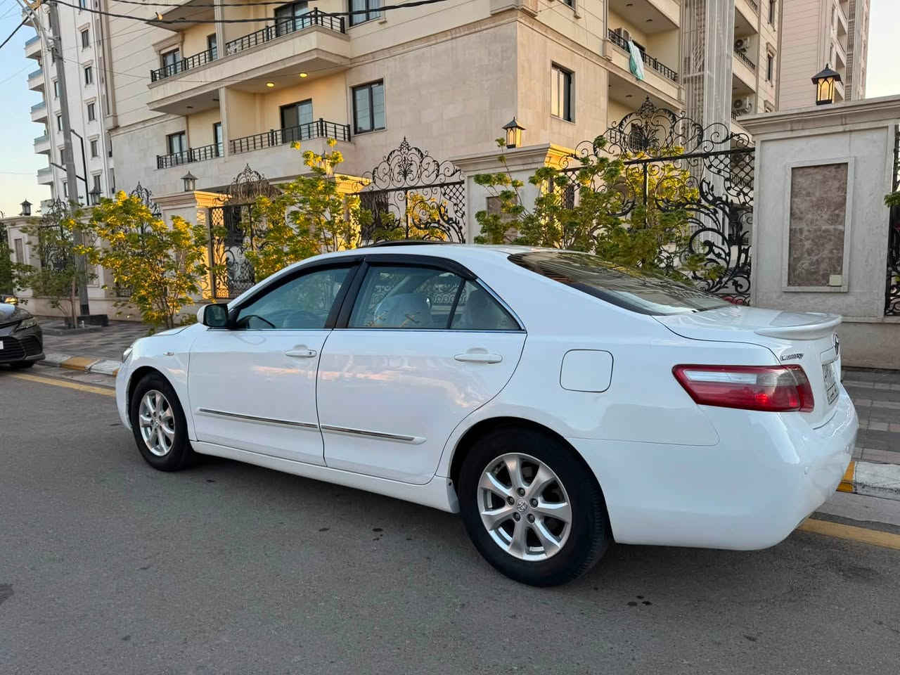 السلام عليكم
للبيع كامري ٢٠٠٨ خليجي GLX

مواصفات 

فتحة سقف بردة خلفية كهرباء حساسات خلفية 

كشن كهرباء ستحكمات ستيرن كروز سرعة 

سيارة مسويلها ادامة كاملة منضومة تبريد جديد 

فريز جديد صدر امامي خلفي كلة كلة جديد نفضتة 

نفض باتري جديد تايرات مبدلهن تخم مال بالة 

دوشمة داخل جديدة تدفئة شغالة سيارة حلوة وما 

بيها اي نقص لايتات عالي وناصي كلة زنون حتة لبروجكتر

سيارة بيها صبغ جاملغ امامي يمين وبيها هلالات الجاملغ الخلفي سيارة بدون شاصي ولا دواخل ونصبتها حيل حلوة

مكان السيارة الانبار فلوجة بيع فقط بدون مرواس

السعر ١٠٨ وبيها مجال 

رقمي ***********
