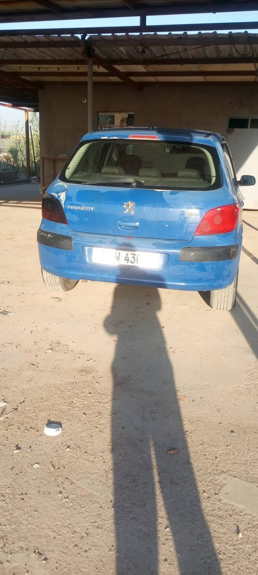 سلام عليكم للبيع بيجو 307 موديل 2005رقم بغداد السعر 27ورقه وبيها مجال للطيبن انكليزي محرك وكير كورله المحرك يبخر عنوان بغداد الشعب رقمي ***********
