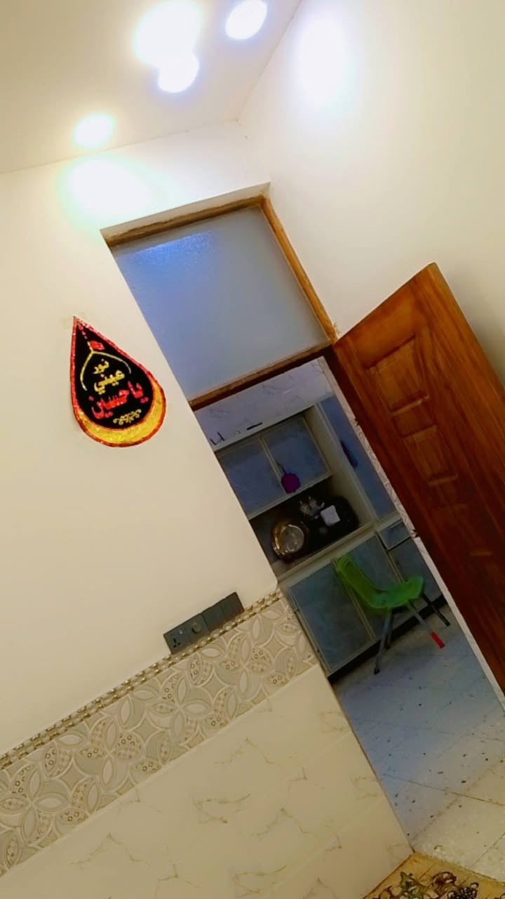 @للبيع او مراوس بقطعة ارض في الصابيات
دار سكن ملك طابو صرف في بغداد الشعلة نص قطعة مساحة ( ٨٠ ) متر . موقع جميل وسط الخدمات والمدارس قطاع الثالث بظهر الشارع الغربي شارع حسن صيني البنچرچي قرب جامع الثقلين .
بناء حديث كامل مواصفات عام ٢٠٢٥
 طابق واحد مع غرفة غير مسقفة في الطابق الثاني .
غرفة نوم ومطبخ واسع جدا وصالة استقبال
وصحيات غربي وشرقي وبيتونة وستارة ارتفاع مترين .
السعر ١٢٠ وبي مجال
***********
