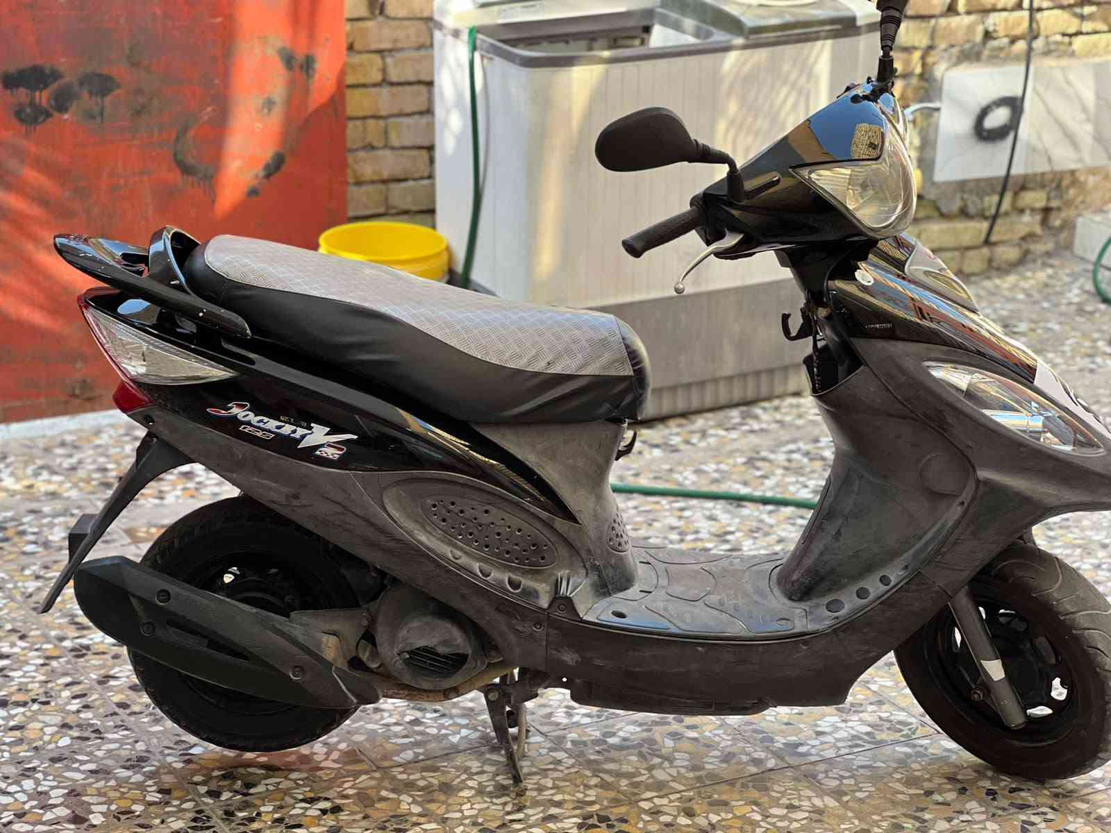 سلام عليكم دراجه كامكو لبيع نضافه فول وكيل صار4شهر من طالعه من وكيل سعر900وبيه مجال ولشراي ينتصل ***********
