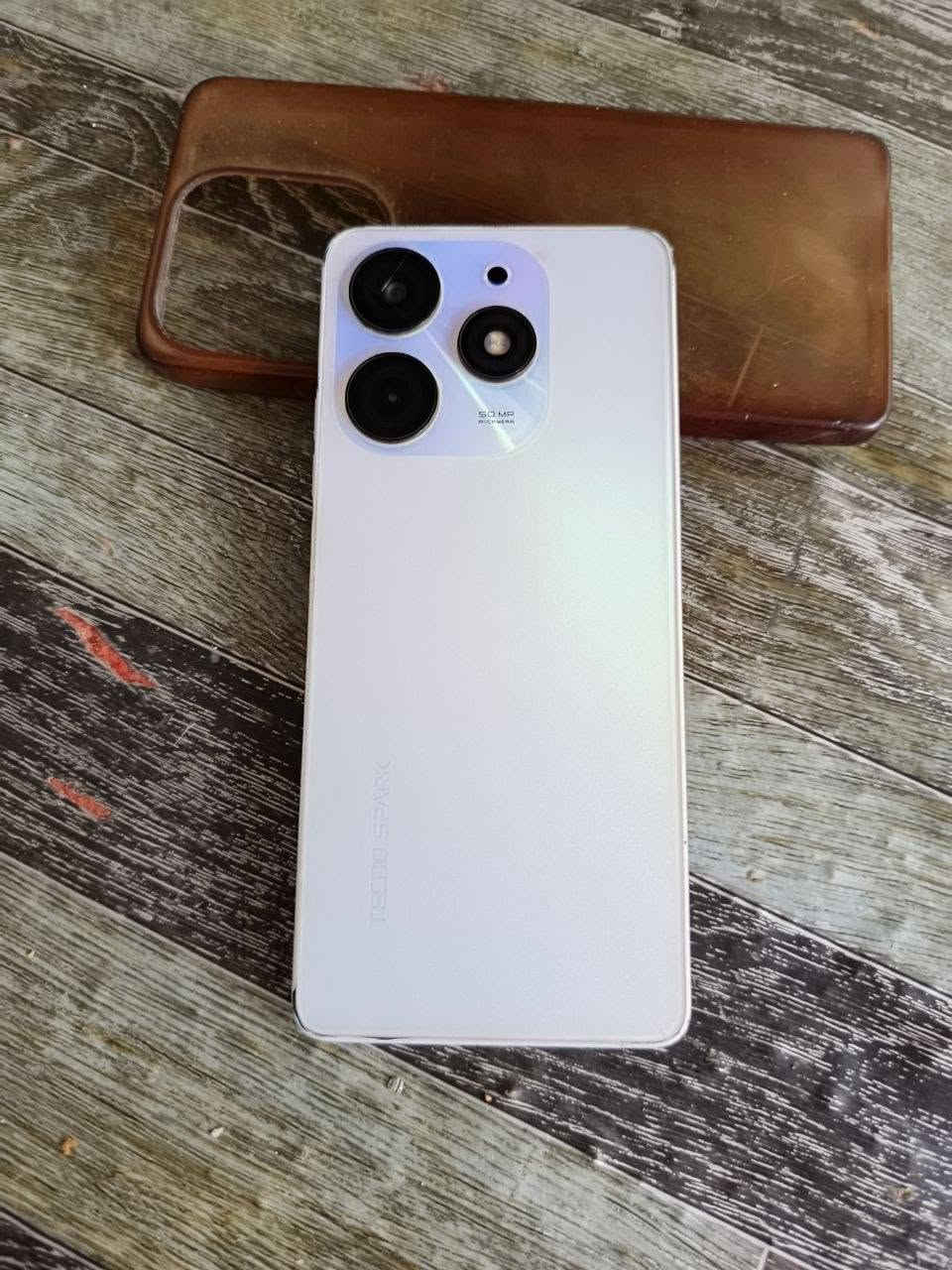 سلام عليكم جهاز. TECNO  SPARK.  10 Pro 
البطارية 5000.الذاكره. 128. جهاز نضيف. اني شتريته. 2023.
280.  يعني صارله 3سنوات.  بلبوبجي. 40فريم.  
سعر 120. وبي مجال قليله. كلش. فدوه مو شراي اطلع كبل. 
مكاني كوت شارع نفط  *********** رقمي
