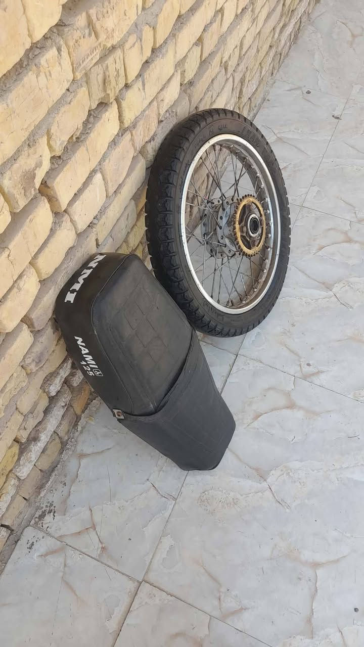 تاير خلفي كامل بس الويل عوزه سيم ولكشن كامل كلهن ب30 الشراي مكاني  ناحيت الطار ‏‪***********‬‏

