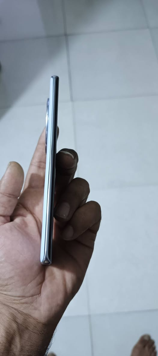 سلام عليكم هونر x9a ذاكرة ٢٥٦ عسوائية ١٢ مكفول من كلشي ولا شخط بي مبدل بس لضهر فقط بدون ملحقات بس حافضة جهاز كلش نضيف لسعر ٢٢٠ وبي مجال قليل مكاني كربلاء ***********  *********** بي واتساب
