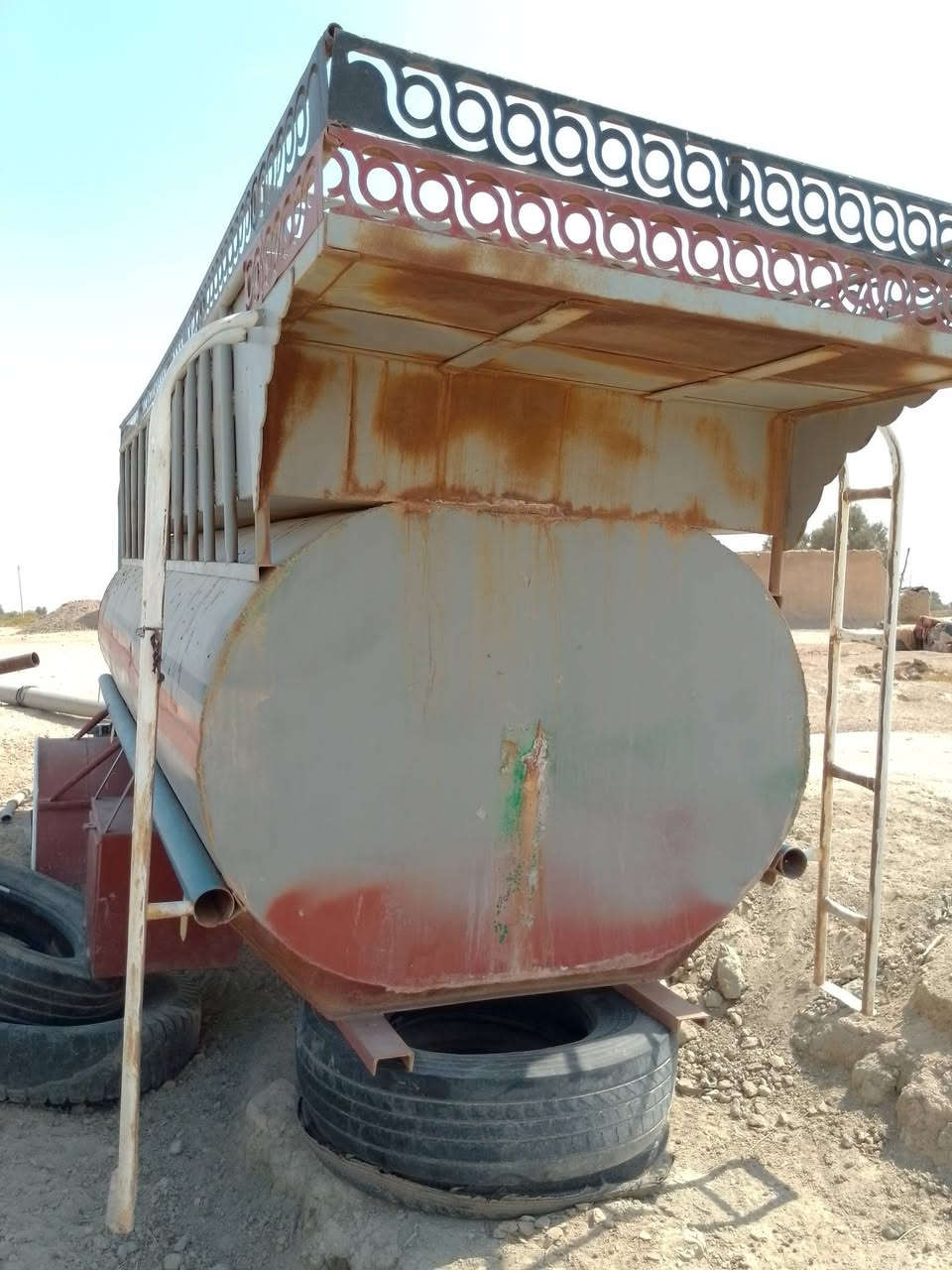 تانكي ل بيع ابوردين طول ربع وخمسه وسبعين مقلون سعر 3 وبيه مجال قليل العنوان الديوانية قضاء الشنافيه منطقة الربيش شراي يتصل *********** + ***********
