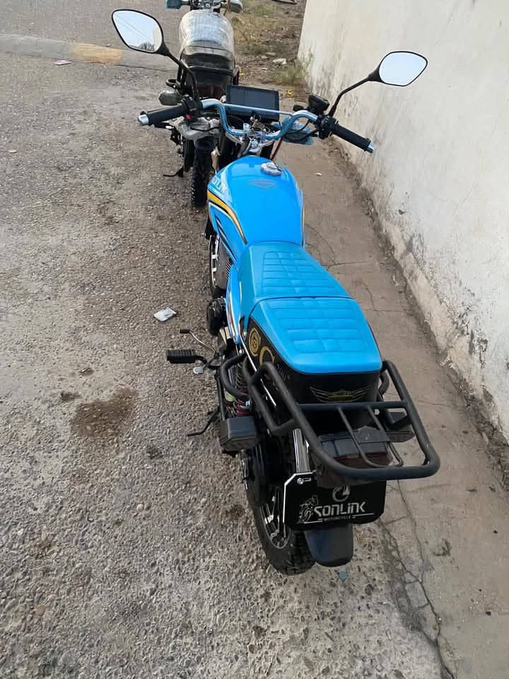 سلام عليكم شباب دراجه سولنك سيبي أف مكينه ضاقطه وزنجيل 200ccدراجه جديده كلش صارله شهر من شديته موديل 2026 سعر لدراجه مليون و200 مجال قليل لشراي يتصل ***********
ورقه وحده 
بصمات 2
سويجات 2
