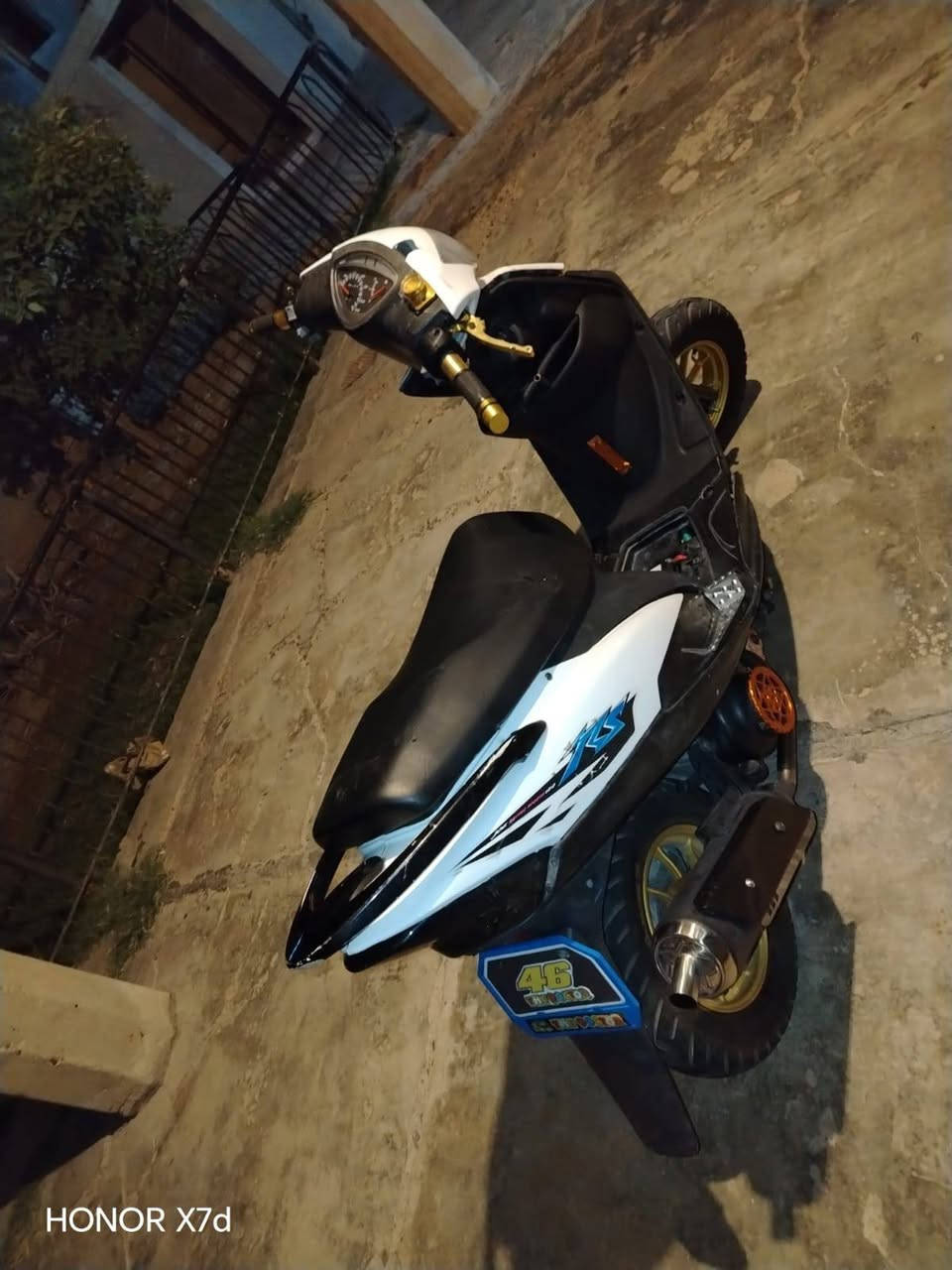 سلام عليكم شباب دراجه ماكس عدله بوشه49للبيع السعر 500و بيها مجال بسيط❤️ تصل *********** وتساب@

نص مكتوب في الصور:
- HONOR X7d