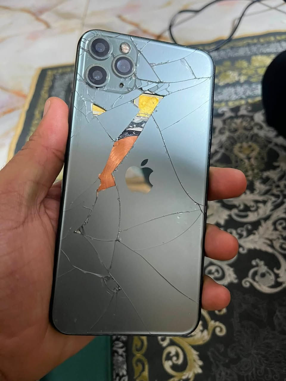هاتف عدد 2
1_ايفون 13 برو كامرتين بي فقط السواد الي بشاشا ذاكره 128 بطاريه 80 

2_ايفون 11 برو ماكس الضهر مكسور وكامره الخلفيه واكفه داكره 256 بطاريه82

💵 رايدهن ثنينهن 550 قفل او مراوس بايفون 
📍عنواني بصره دور الصحه ***********
