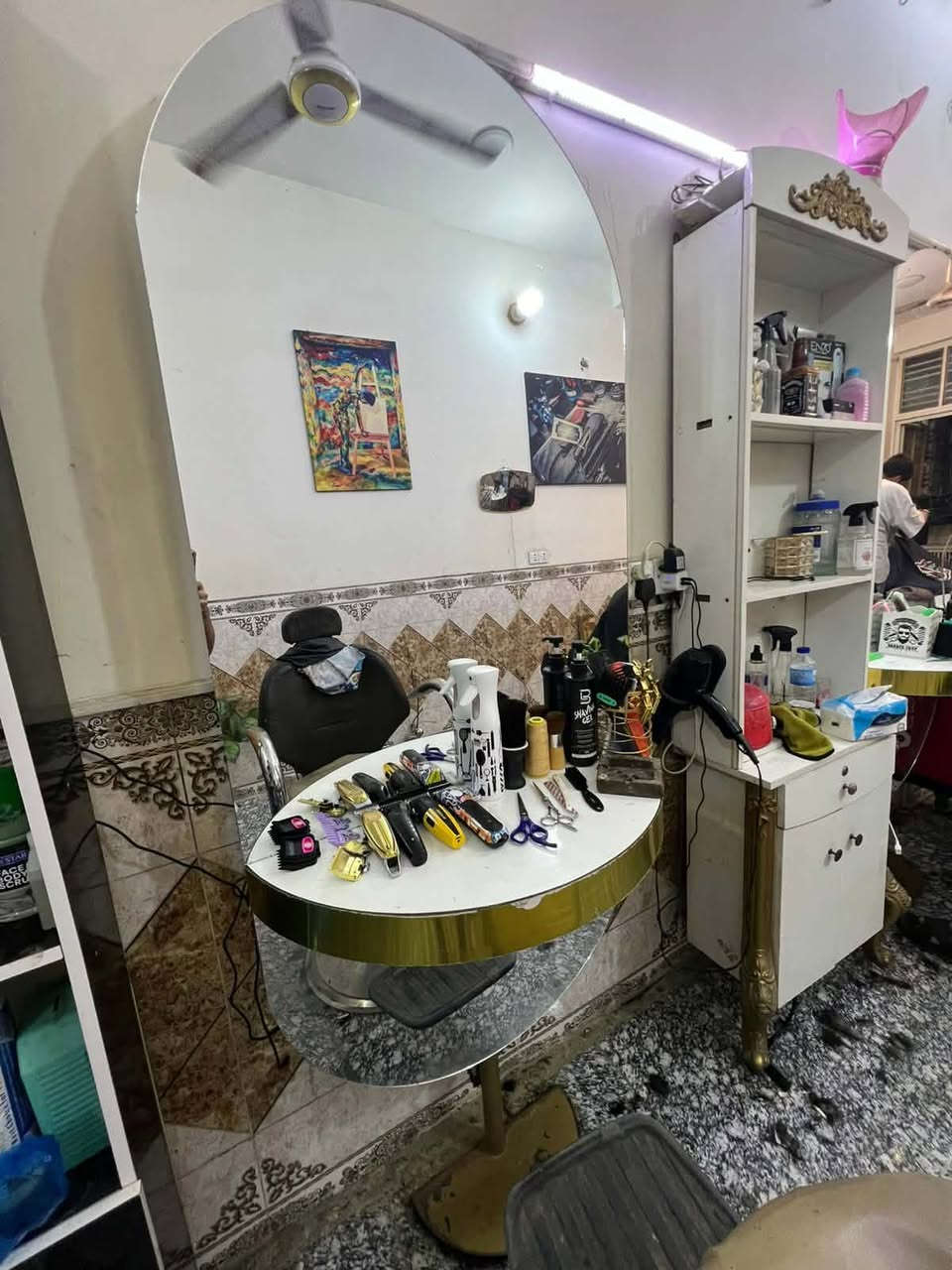 قفل الميز ٧٠
الفاترينة ٣٠
العرباين ٣٠

ما ابيع مفرد شلعة وحدة
مكان حسينيه الراشديه 
***********
