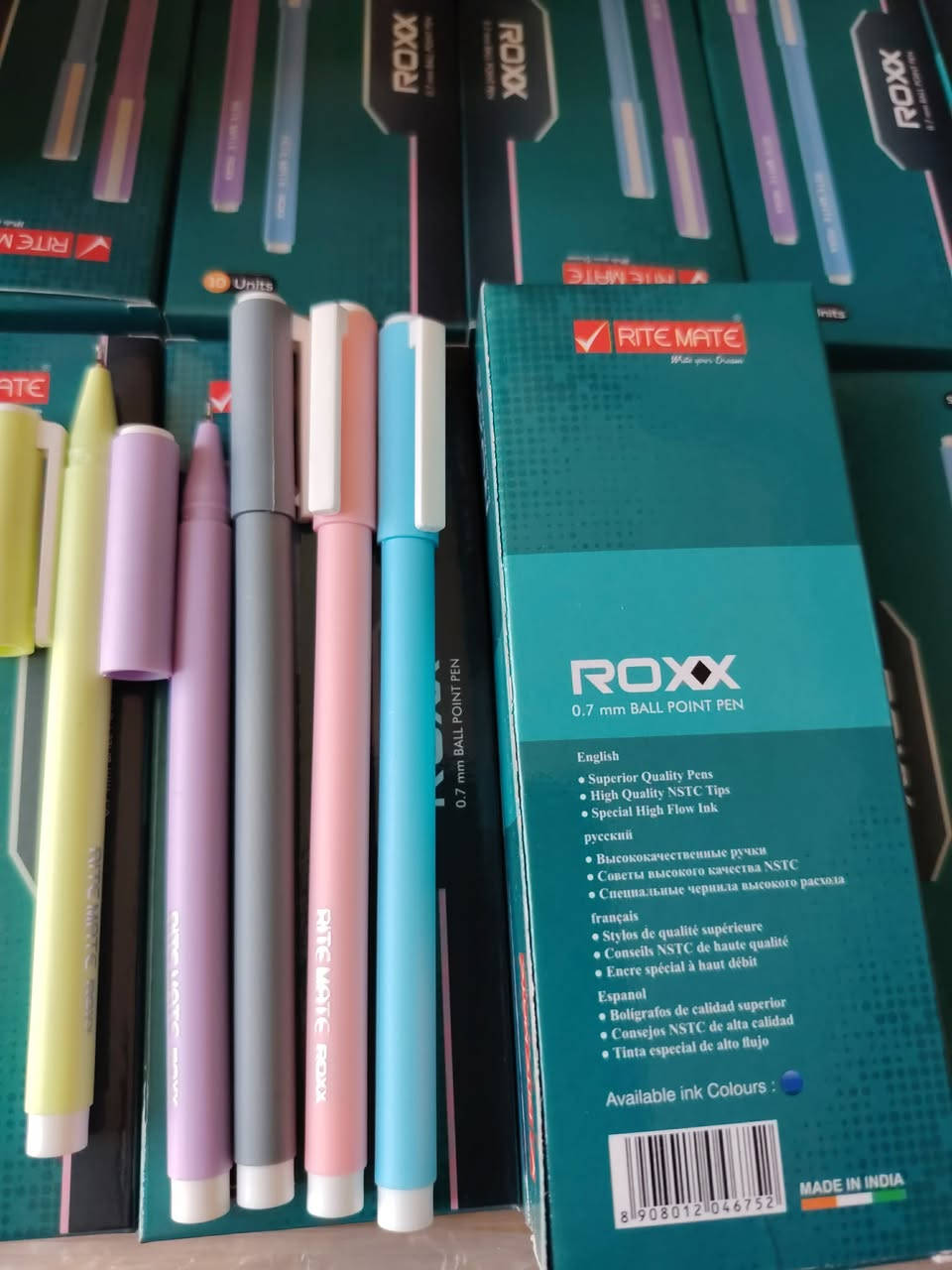قلم جاف هندي اصلي شركة RITEMATE 

4 موديل    ROXX ,RX7 ,Niyo ,Speed 

50 باكيت مشكل 65,000 مع التوصيل 

متوفر 3 الوان كتابة ازرق احمر اسود 

الباكيت يحتوي 10 قلم 

للحجز ماسنجر او وتسب *********** 

ضمان سنة من تاريخ الوصل كتابة وعدم تقطيع
