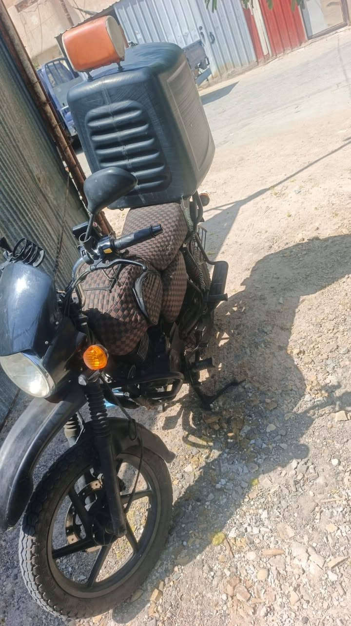 بوكسر مديل 22 رقم نجف مداور ثاني يوم 
دراجه جاهزه للأخير محور دايون كل غراضه دايون 
السعر 2 وبيه مجال
مكاني نجف  
***********
