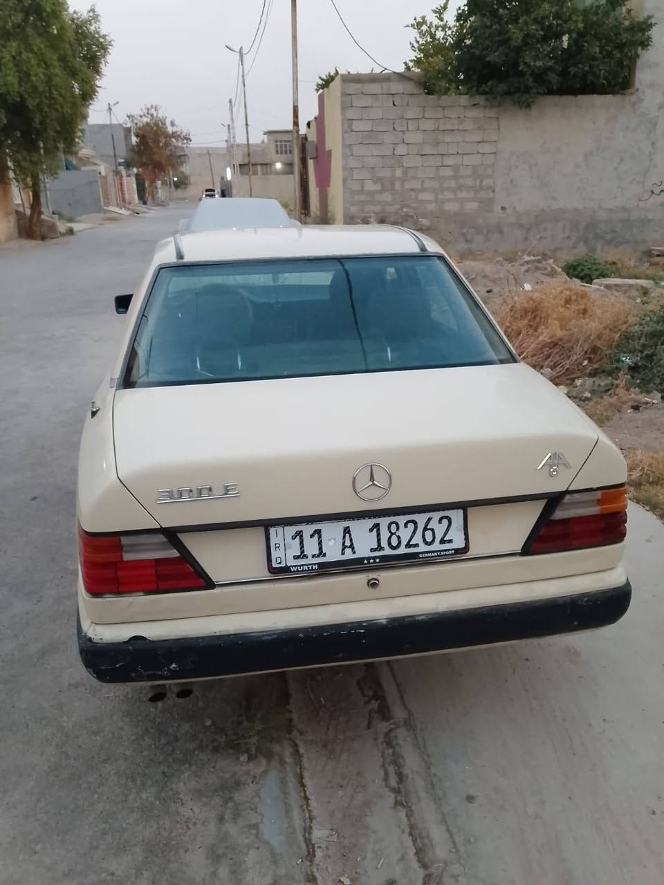السلام عليكم اخوان مارسدس دب موديل 92 رقم بغداد انكليزي شرط التحويل هزة جديدة سنوية لل31 جدية سيارة خير من الله مال جناي كهربائيات شغالة منضومة زنون قواعد دبل سليمة كير مكينة بطه خير من الله السيارة صورة بعدهة جديدة اي نقص مابيهة للبيع السعر 45اوبيهة مجال للطيبين العنوان ديالى بلدروز للاستفسار الاتصال او المراسلة على هاذا الرقم *********** متواجد واتساب واتصال فقط
