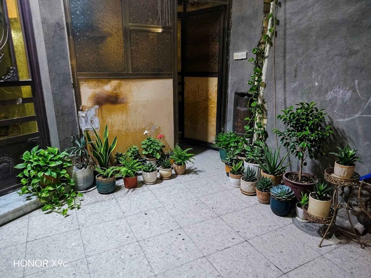 بيت للبيع طابو ملك صرف منطقة العبيدي واجه ٦ ونص كامل البيت فوك وجوه مرمر ثلاث طوابق سطحين شتايكر البيت سعره ١٩٠ مع الاثاث سبالت غرف نوم تخامه جميع الأغراض تباع مع البيت وعلما البيت مطلوب قرض ١٠ ملايين باقيه يعني تريد تنطيني ١٨٠ وتبقه تدفع ٢٠٠ بلشهر للإسكان  وهذا رقمي ***********
