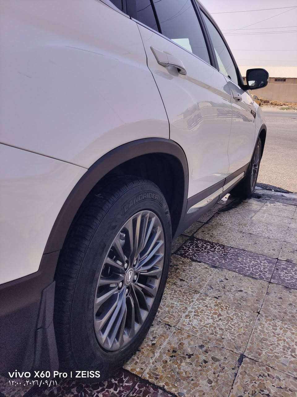 للبيع
السيارة: شانجان  CS75

الموديل: 2019

اللون: أبيض

رقم شمالي دهوك 

هزة جديده فحص براد جديد 

سنوية 2029

( السعر بلاش 100 مجال أكيد)

( )

المواصفات الداخلية:

بصمة تشغيل 

تبريد 2 قطعة  تبريدها ثلج ❄️

شاشة أندرويد كبيرة لمس

بلوتوث

مثبت سرعة

تحكم ستيرن 

اتو هولد 

سايد بريك دكمة 

ثلاجة مشروبات 

مرايا كهربائية

مرايا شفط انطواء ذاتي

جام كهرباء 

السقف بانورامي بالكامل 

5 مكبرات صوت

نظام إنذار

نظام ملاحه (GPS)

المواصفات الخارجية:

أضواء LED

أضواء زينون

حساسات ضغط الإطارات

حساسات اصطفاف

كاميرا خلفية

كاميرا جانبية 

جناح خلفي

ويل كب عدد 4 

اشاير بالمري 

مري شفط 

اريل قرش (نفكيشن)

باتري جديد 

زوج تاير جديد 

المواصفات الميكانيكية:

محرك 1,800 CC  تيربو

4 سلندر معمر.. مفتوح 

كير أوتوماتيك 

ماشية177  الف قابل للزيادة 

سنوية صالحة لغاية 2029

الاستفسار على الرقم  

***********

تواجد السيارة الموصل 

بيها ثلاث قطع صبغ بونيد ونصف بابتين النفر بدون دواخل..
