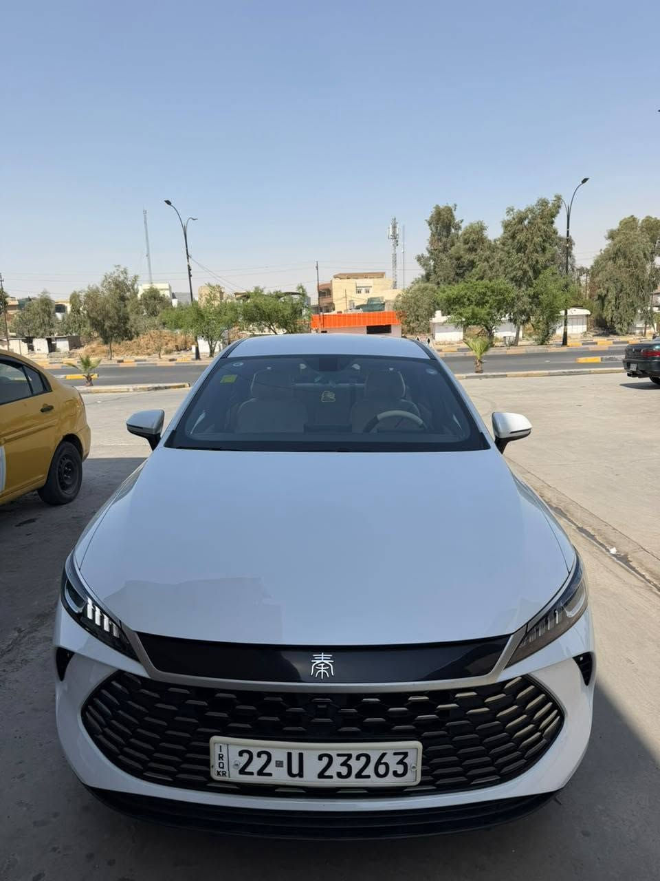 للبيع
سعر 133$
 جن  بلاص byd موديل 2025 
ماشية 27 ألف بانزين + كهرب
 كلها وضع شركة 
رقم اربيل دولي رقم وهزة وسنويه جديد شرط التحويل 
فول مواصفات بدون سلايت 
داخل ابيض 
🚫بدون صبغ .. بيها ملاحظتين فقط 
موصل الايسر 
***********
***********
يوجد بيع وشراء السيارات المتضررة والجديدة داخل هذه الصفحة
