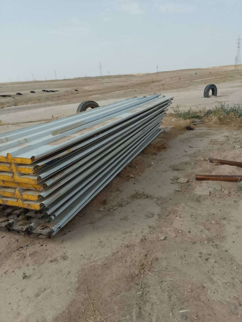 السلام عليكم 
سندويج مستخدم للبيع  11 قطعه طول القطعه 5 متر  المكان مفرق الشرقاط المجمعات للاستفسار ***********
