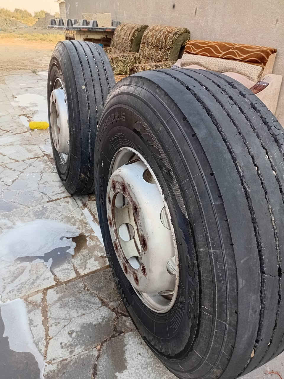 زوج تايرات مع ويلات الماني للبيع مكان بغداد الفظيليه (***********)
