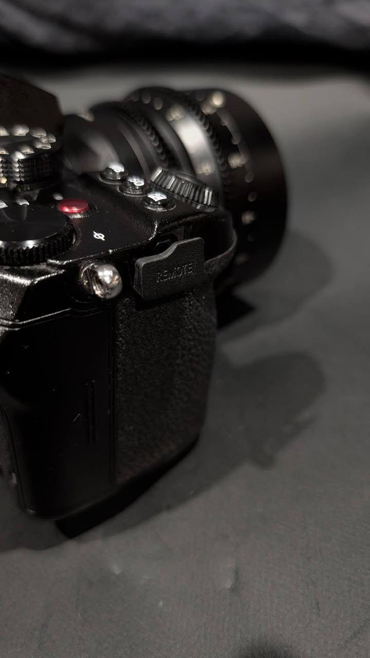 Lumix S5 
السلام عليكم، للبيع فقط او الاستبدال مع عدسات لومكس Full Frame فقط.
Lumix s5
4k60 10bit 422 +14stops
BRAW 12bit اذا مع Black magic monitor و Apple Proress مع Atoms ninja
FHD 180fps 10bit 422
24MP Dual Native ISO 640/4000
6K Photos + 96MP Photo mode
كل مواصفات السينما بيها:
شتر آنگل / سلايدر (لايڤ كروب/لايڤ زوم)
ويڤ فورم، فكتور سكوب، زيبرا 2، وأشياء أكثر.
معاها عدستين، والثالثة للبيع 7artisans 50mm cine T2.0 + lumix 20-60mm 3.5-5.6, واللي للبيع 7artisans 35mm cine T2.0, وعندي ملحقات ما احتاجهم مثل بطاريتين زيادة مع بطاريتها يعني 3 + شاحن بطاريات خارجي +  تريگر Godox Pro. علماً المعدات ماتفرق عن الجديد والكراتين موجودة والتريگر ولا مرة استعملته اشتريته احتياط وفتحته وقت الشراء لأن عندي Lumix s1ii ومعداتها وما استخدم الS5 الا ما ندر، السعر بدون أي معاملة 1,850 يعني 1,200$ لكل هذي الأشياء علماً لو ماعندي ما أبيع بهالسعر لأن سعر البدي اذا تحصل وبدون عدسة مليون ونص، مكاني اربيل وماعندي توصيل وشكراً واللي يحب يشوف الكواليتي يگدر يرسل لي. ***********
