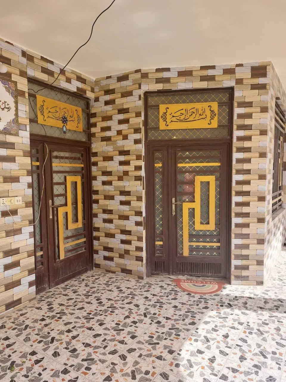 بيت في كربلاء يصلح حسينية او للسكن للبيع او مراوس مساحته ٢٥٠ متر سند ٢٥ صب كونكرت مسلح خريطة كاملة وكافة الخدمات موجودة تبليط مستوصف مدارس سوگ عنوانه شارع بغداد قرب الخباطة العتبة طريق مجمع ابن حلوة للفلل عمود ٥٢ للاستفسار *********** صاحب البيت مباشر
