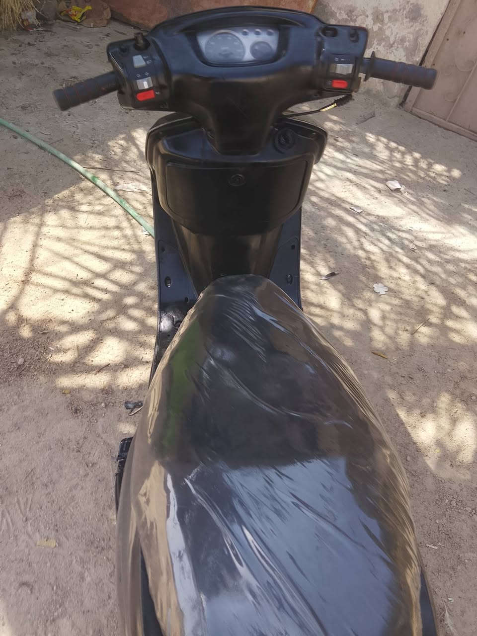 فراشه للبيع دراجه مبدل بيها بس ولف دراجه نضيفه كهرباء تشتغل بس باتري ضعيف دراجه لون رصاصي سعر 300وبيها مجال مكان بصره ابو خصيب العوجه رقم *********** واذه عندك يراني تبديل  بعد احسن
