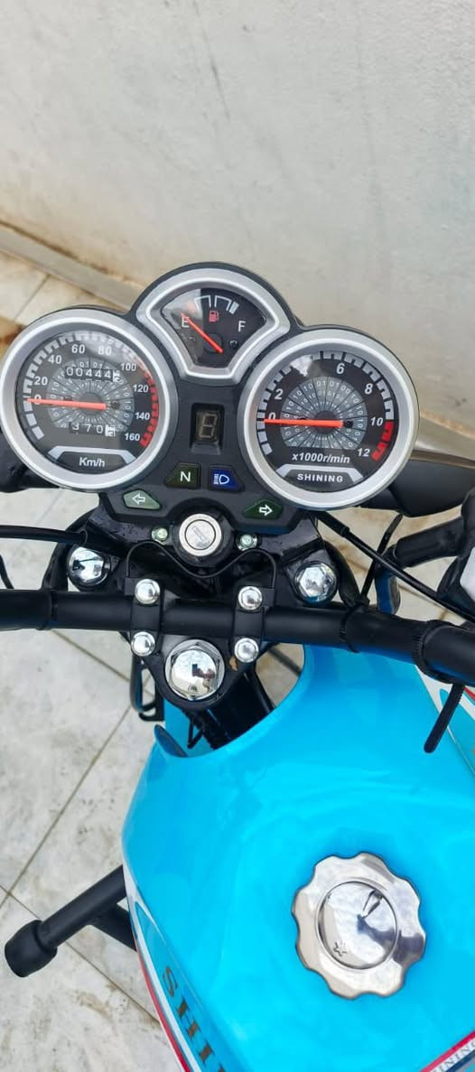 السلام عليكم اخوان دراجه شاينك للبيع موديل 23   🚲دراجه اقصاط. مقدمه 300  مكان واسط العزيزيه اوراق سكنر لتواصل وتساب فقط ***********  🛵
