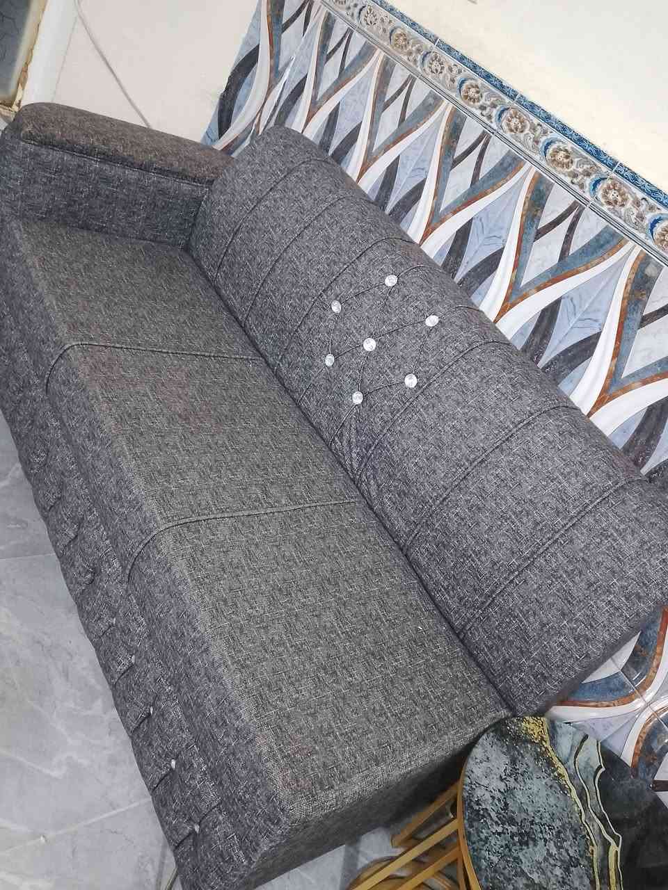 ديوان للبيع عشر مقاعد نضيف جدا اخو جديد سعر 425بي مجال عنوان زعفرانيه للاتصال ***********
