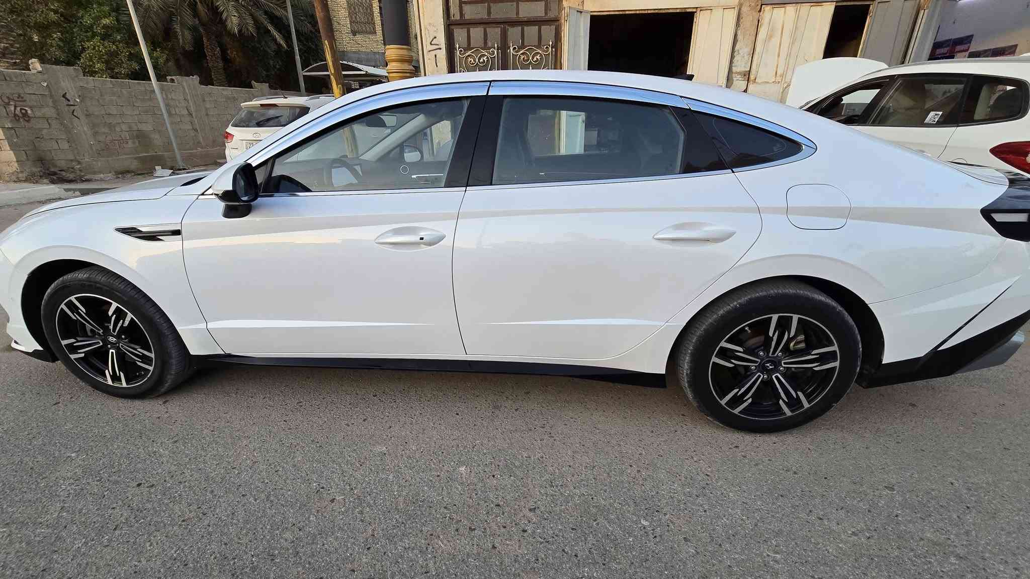 سلام عليكم سوناته موديل 25وارد كوري غاز بلادي فول مواصفات عده الفتحه
بيه ٣مكانات بارد ولباقي كفاله رقم قادسيه 
مكانه ديوانيه 
السعر 185وبيه مجال بسيط حره السياره 
 ***********
