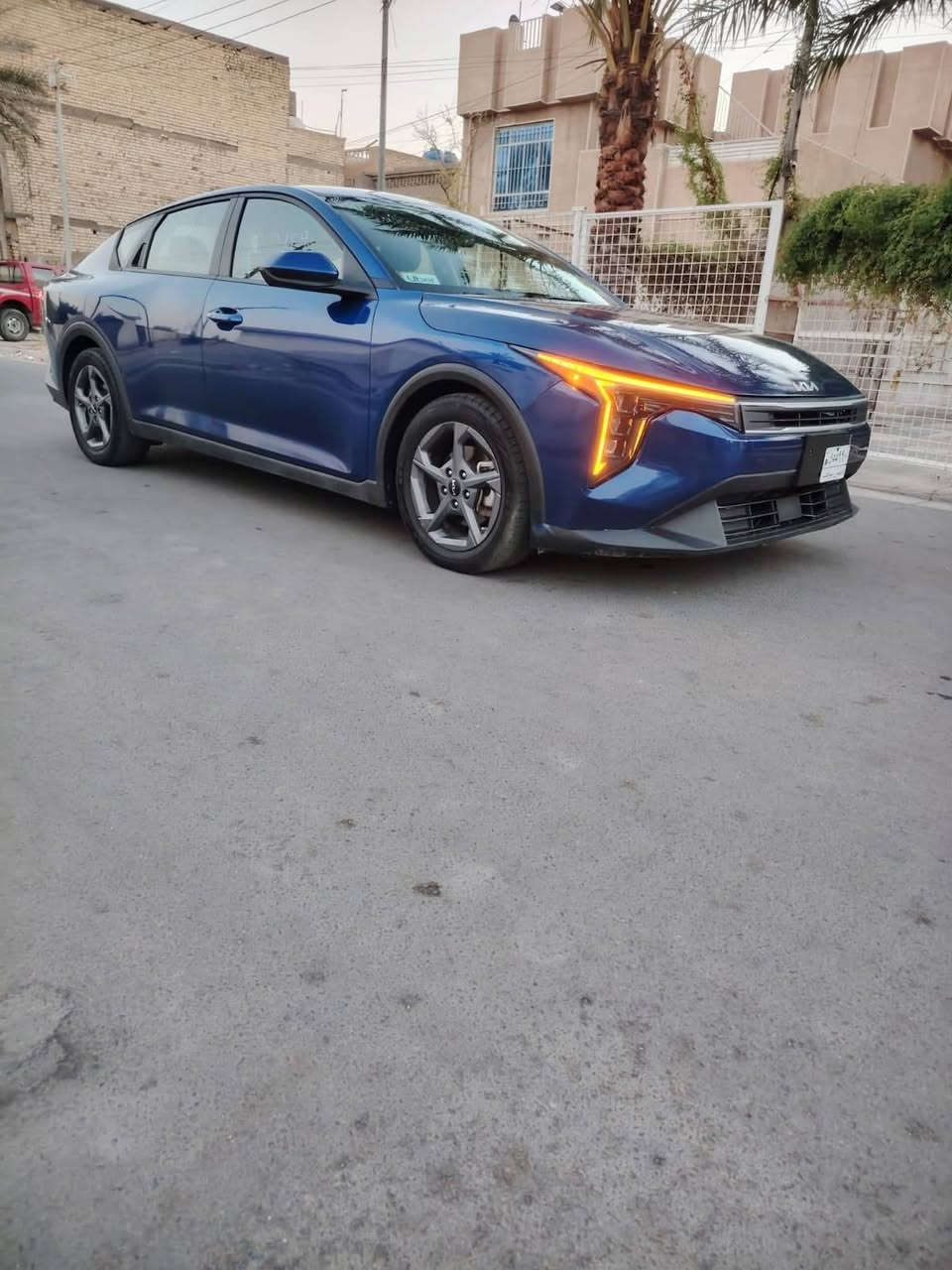 سلام عليكم
للبيع كي4  2025 دخول جديد
وارد امريكي 
ضرر السيارة بنيد نفسه مصلح ومصبوغ بدون دواخل ليلبل واحد 
 ايرباك دركه فقط
رقم شاصي وصور الحادث خاص
مواصفات السياره تحكم استيرن جهتين
شاشه كبيره كامره دوار
تحديد مسار لد خلفي وامامي
سايد بريك كهرباء ابواب بصمه درحيب
صندوق بصمه وذكية تشغل عن بعد
بصمه ويل كب حجم المحرك 2000 دوش
السعر152 وبيه مجال بسيط
مكان السياره بغداد حي العامل
اتصال على هذا الرقم‏‪***********‬‏
