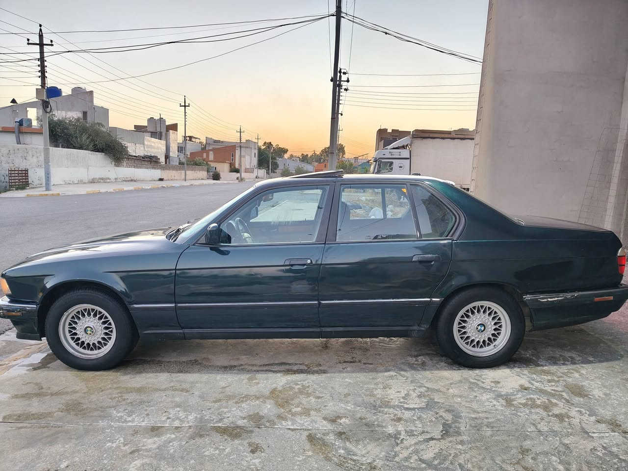 السلام وعليكم شباب بيئم دبليو للبيع 730i V6 عليها محرك و گير 35 مال گصه شرط محرك 6 فل 3500 لون زيتوني محرك گير شرط گير أوتوماتيك فتحه سقف طگتين موديل 1994 سياره حلوه ونضيفه مرتبه رقم دهوك جديد هزه جديده لي 2027 سنويه جديده لي 2031 كابون بانزين تحويل وكاله شرط شرعي موجود مكان سياره دهوك دوميز فايده سعر 58 وبيها مجال سياره حيل حيل حلوه كلشي شرط بيها فولل مصبوغة للجمالية بعد مامبولشه صبغ بدون معجون بدون دعم تبريد ثلج عل سويج تفدئة نار تخم خلفي كله جديد تخم امامي كله جديد تخم تواير جدد كشنات كهرب جلد سكريتر كهربائي تحديد سرعة شغال برغي نقص مابيها ترايك وين ماتريد للتواصل مع صاحب السياره رقم الهاتف *********** كورك زين *********** فول مفول انطيك كلشي شرط 🇩🇪🔥
