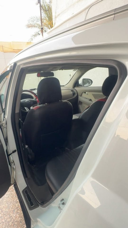 السلام عليكم سبورتج 2015 خليجي مكينه 2000دوش بيه حادث ٣قطع اماميه بدون دواخل وبابين الايمن سنويه بأسمي السعر 120للاستفسار ***********
