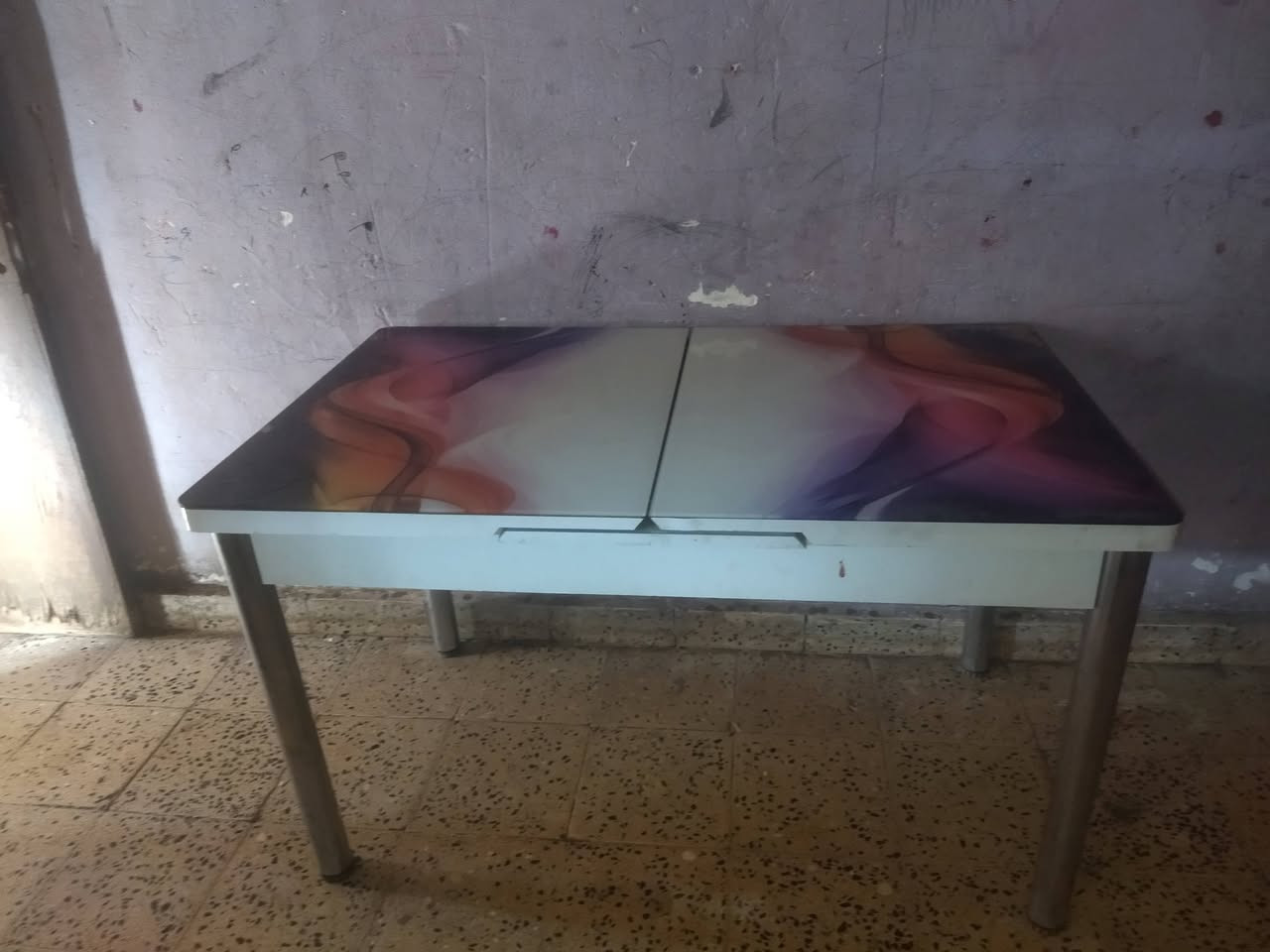 ميز طعام • قابل للتوسيع