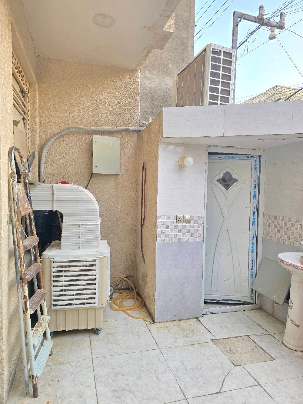 ١٠٠ متر طابق واحد للبيع
في منطقه الشعب خلف الاطفائية الدفاع المدني
في منطقه حي الكوثر خلف افران العراق 
السعر ١٢٥ وبي مجال