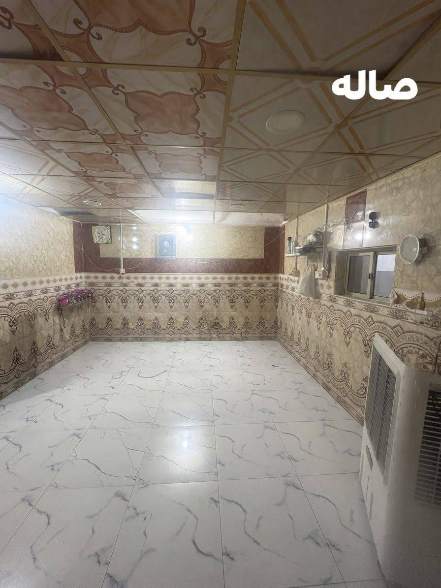 دار للبيع طابق واحد المساحة ١٠٠متر طابو صرف يتكون البيت من غرفة وصاله واستقبال ومطبخ وصحيات حالة البيت نضيف العنوان التضحية شارع العياده قرب صيدلية هدير السعر 75 مليون للاستفسار ***********
