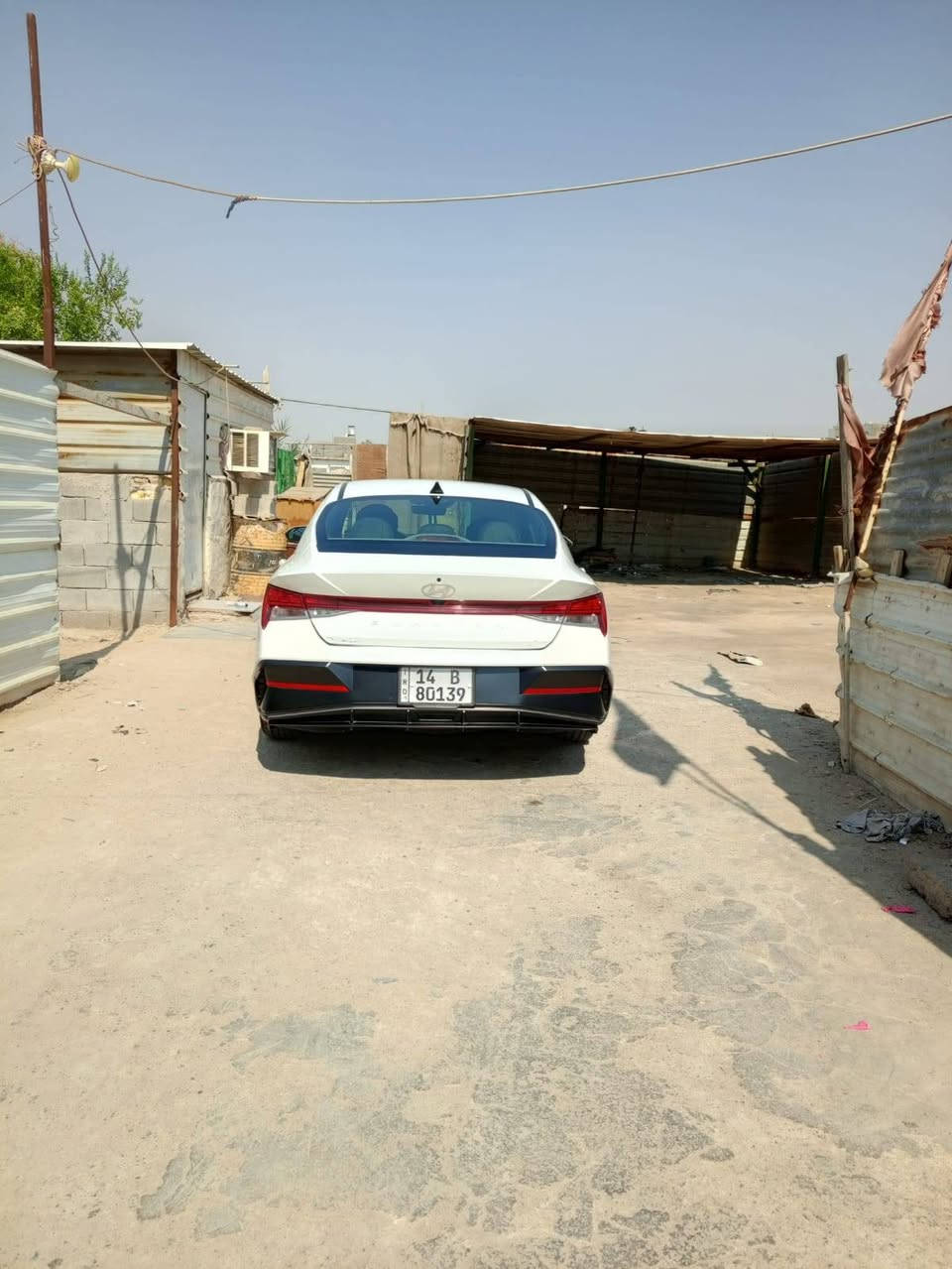 انتره 25 وارد أمريكا، خالية من الضرر أو الحوادث. دوسة قَد شبر بيها بارد. السعر: 165 (قابل للتفاوض مع المشتري الجاد). السيارة كاملة المواصفات وجميلة جداً.
للتواصل: *********** البصرة, العراق
