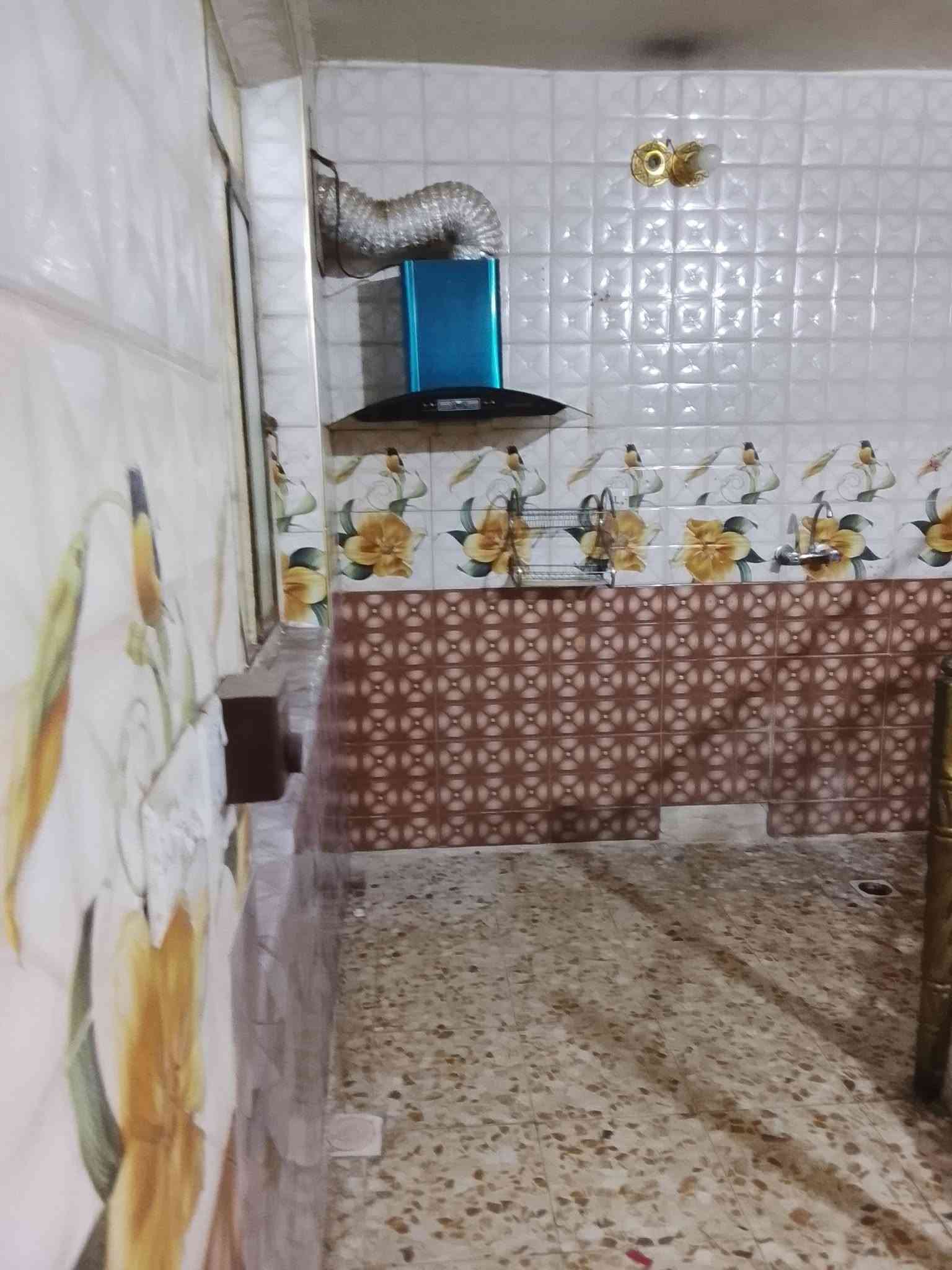 سلام عليكم بيت 50 متر زراعي بناء جديد وحديث الاربع شوارع ورا مدرسه قتيبه رقمي بي وتساب ***********
